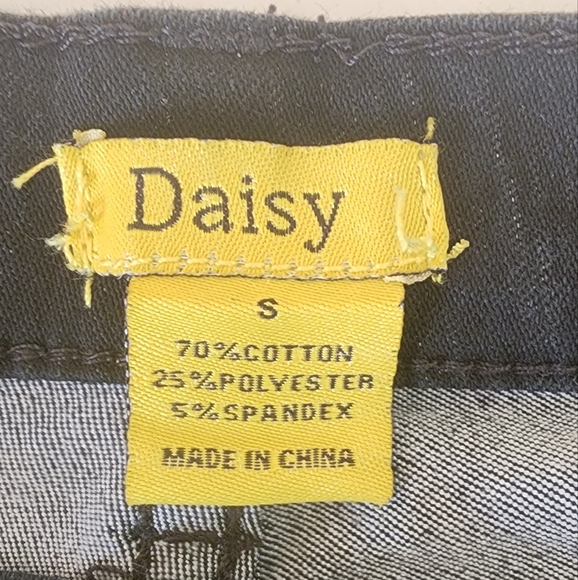 High Rise-Slim Fit Stretch fringe bottom black jean Brand Daisy - Picture 5 of 6